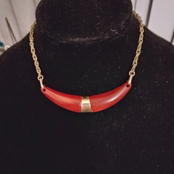 Sarah Coventry Elegant Pendant Red with Gold tone accents Necklace Chocker - Picture 3 of 11